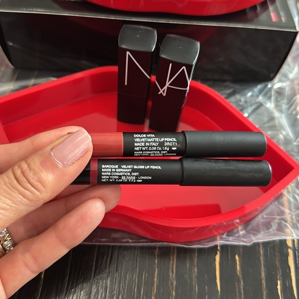 Nars lipstick Makeup case- Red Limited edition! - Picture 4 of 4